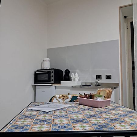 לינה וארוחת בוקר נאפולי Annahouse מראה חיצוני תמונה